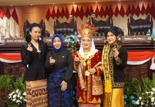 Cantiknya Destita Kenakan Pakaian Adat Bengkulu di Rapat Paripurna HUT ke-22 DPD RI