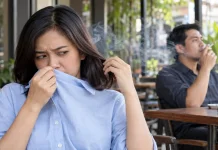 Mengapa Bau Rokok Menempel di Baju dan Rambut?