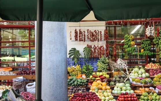 Mengapa Harga Kebutuhan Pokok Sering Naik Menjelang Hari Besar?