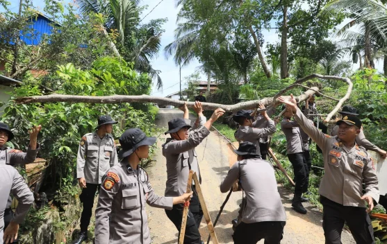 Kapolda Bengkulu Tinjau Sejumlah Lokasi Terdampak Cuaca Ekstrem