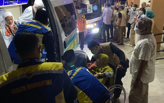 Jemaah Lansia dan Disabilitas Dijemput Ambulans saat Tiba di Asrama Haji Bengkulu