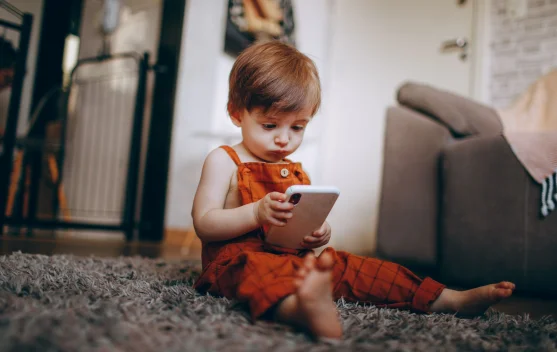 Orang Tua Perlu Mengawasi Anak agar Tidak Kecanduan Gadget