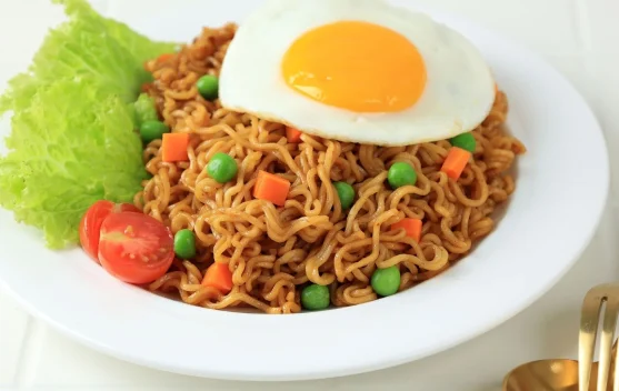 Mie Instan Lebih Sehat? Begini Cara Menyiasatinya