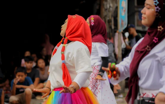 Tren Naykila dan Meningkatnya Peminat Jepit Rambut Warna-Warni