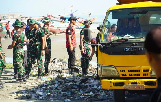 Pemkot Bengkulu Dorong Pedagang Pantai Kelola Sampah Secara Mandiri