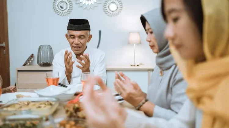 Tips Menjaga Kesehatan Saat Berpuasa Ramadan