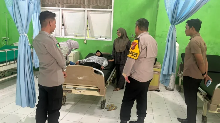 Wujud Kepedulian Institusi, Wakapolres Supiori Kunjungi Anggota yang Sakit