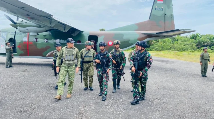 Pangkodau III dampingi Pangkogabwilhan III Tinjau Posgat Bandara Manggelum