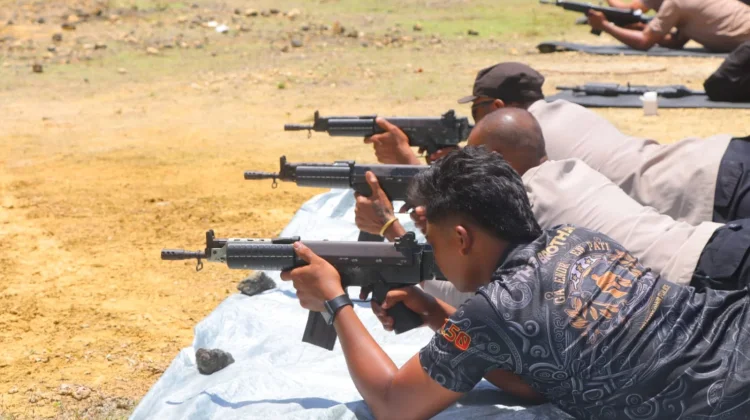 Tingkatkan Profesionalisme Personel, Polres Supiori Gelar Latihan Menembak