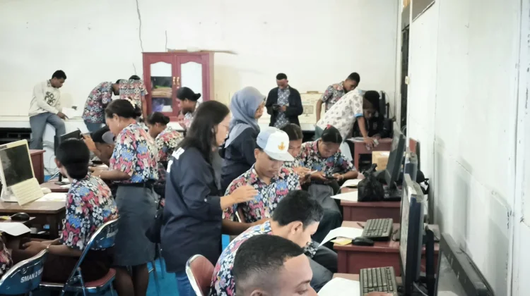 Disnaker Biak Numfor Sosialisasikan Aplikasi SiapKerja ke SMA N 2 Parai