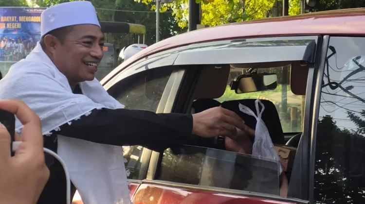 Brimob Kompi 4 Biak Gelar Bagi Takjil di Bulan Suci Ramadan