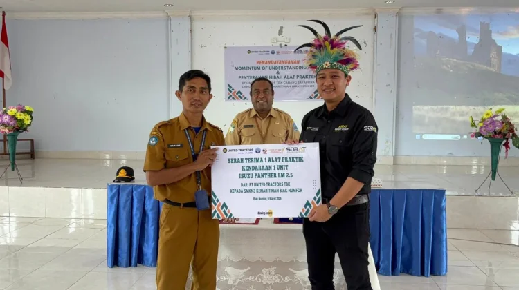 SMKN 3 Kemaritiman Biak Terima Bantuan Mobil Praktik dari PT United Tractors