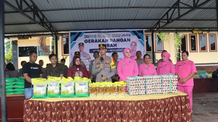 Gerakan Pangan Murah Polres Biak Numfor "diserbu" Masyarakat