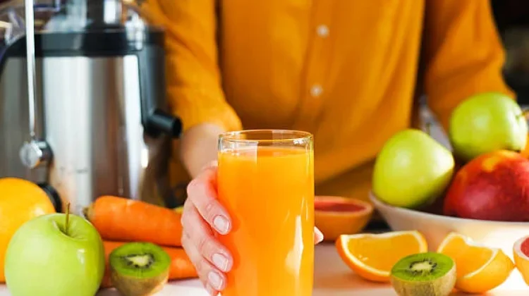 Jus VS Buah Utuh saat Puasa, Mana Lebih Bernutrisi?