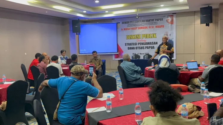 Anggota DPRP Musa Y Sombuk,Gelar Diskusi Publik Pengawasan Dana Otsus di Biak