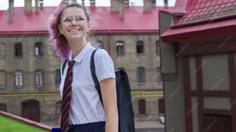 Mulai 1 September Polandia Larang Anak Pakai HP di Sekolah