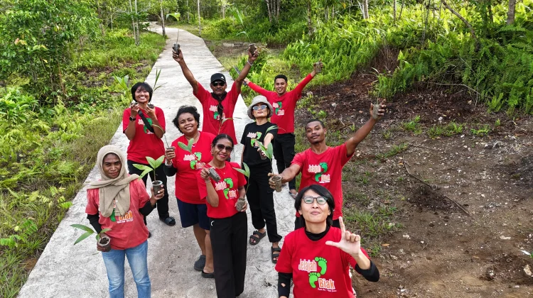 Hari Air Sedunia 2026, KJB Tanam 20 Bibit Pinang di Ekowisata Kali Barupi Biak
