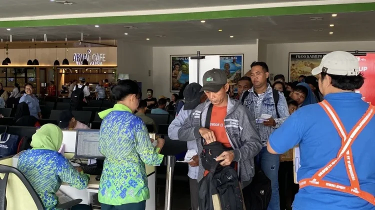 Puncak Mudik Lebaran, 1.102 Penumpang Terlayani di Bandara Frans Kaisiepo