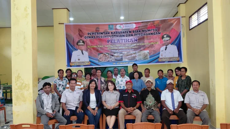 Puluhan OAP Ikut Pelatihan Pembuatan Kerupuk Berbahan Ikan