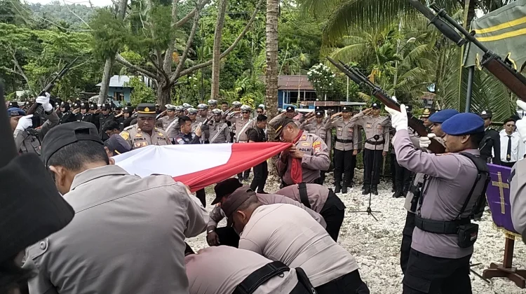Tembakan Salvo Mengiringi Pemakaman Wakapolres Biak Numfor Kompol Stella Suruan