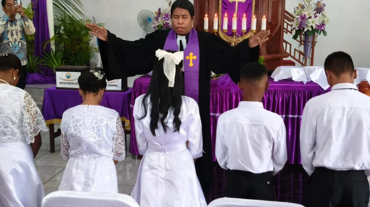 Bertempatan Ibadah Minggu digelar Pembaptisan dan Peneguhan Sidi