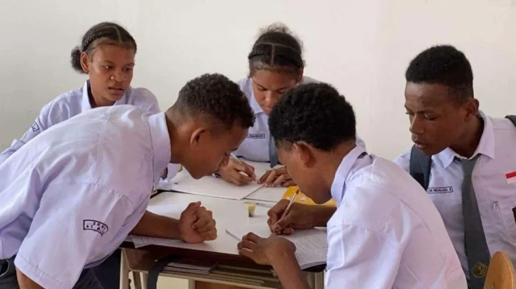 Sekolah Rakyat Biak Batasi Penggunaan Smartphone Siswa