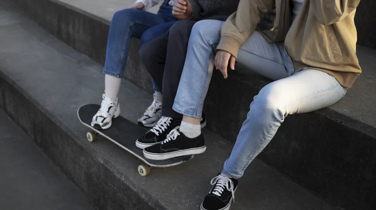 Sneakers Ringan dan Stylish Pilihan Gen-Z di 2026