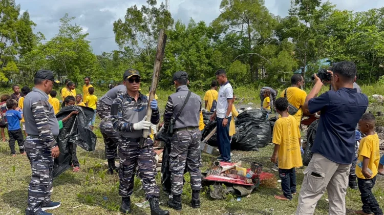 Aksi Bersih Lingkungan Warnai HUT Wing Udara 3 Puspenerbal, di Biak Numfor