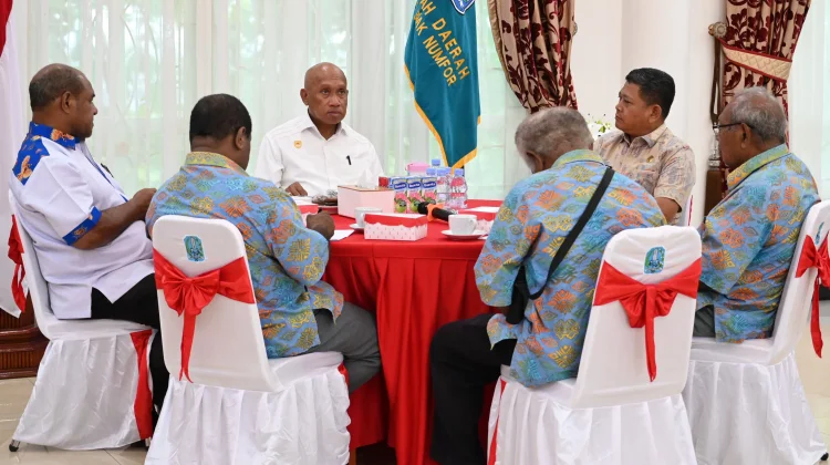 BPS Wilayah Tiga dan Bupati Biak Bahas YPK