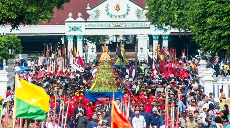 Grebeg 1000 Ketupat Jadi Daya Tarik Wisata Budaya