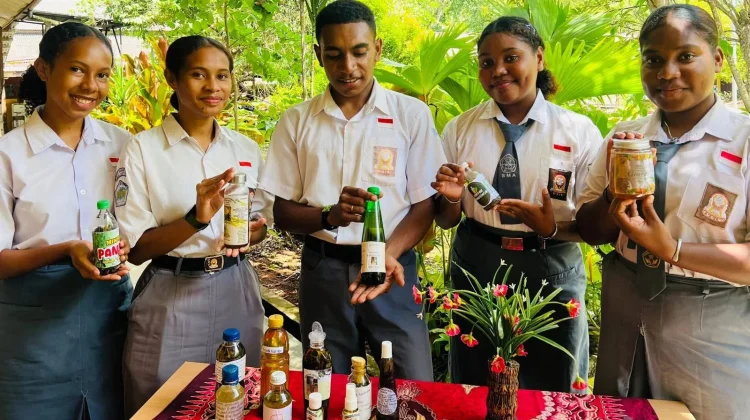 SMAN 2 Biak Ciptakan Minyak Gosok Khas Biak, Bernilai Ekonomis
