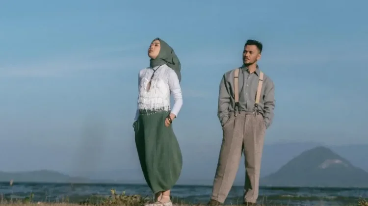 Pesan Menyentuh untuk Generasi Sandwich:  Lirik Lagu dari Ruang Senja