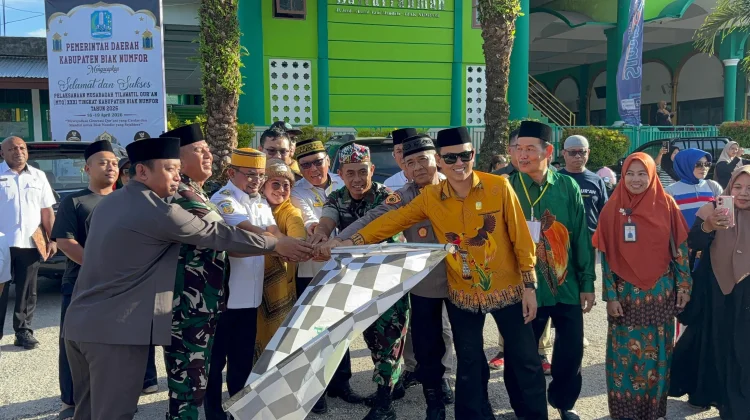 Ribuan Peserta Pawai Ta'aruf , Siap Ikut MTQ ke XXXI Kabupaten Biak Numfor