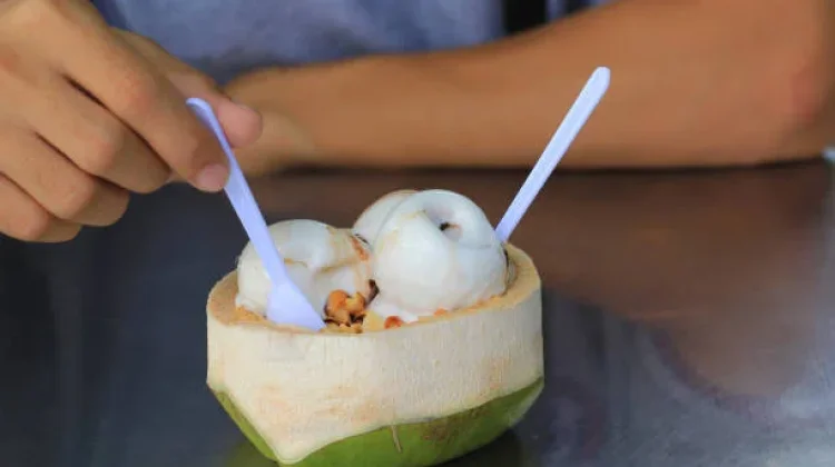 Es Krim di Batok Kelapa Muda, Kuliner Unik Indonesia dari Pontianak