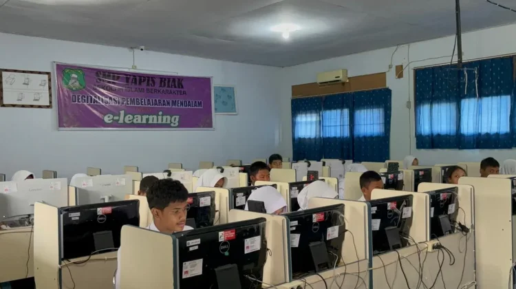 Sebanyak 35 Siswa SMP Yapis Biak, Ikut Ujian Sekolah Berbasis Komputer