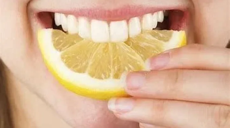 Air Lemon untuk Memutihkan Gigi, Aman atau Berbahaya?