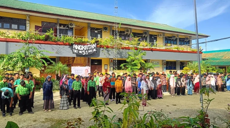 Semangat Kartini Hidup di SMKS Yapis TIK Biak lewat Upacara Bendera