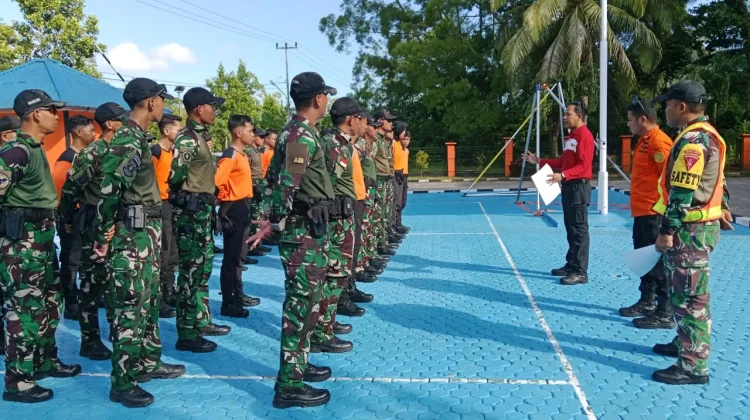 SAR Kelas A Biak dan Pasgat Gelar Latihan Vertical Rescue