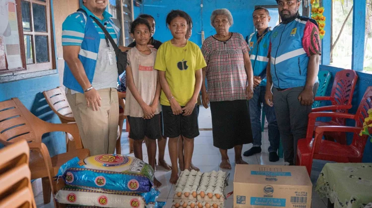 Sasar 11 Lokasi, PLN Papua  Salurkan Bantuan Sembako Bagi Lansia dan Anak Asuh