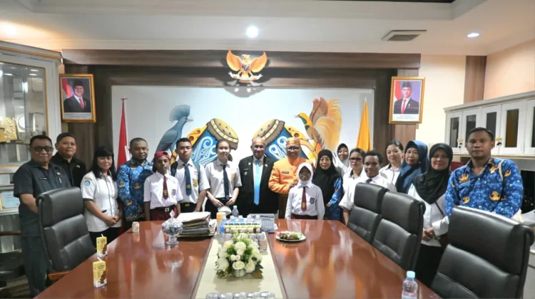 Dua Siswi SLB Negeri Saireri Biak Raih Prestasi,Wakili Papua di LKS Nasional
