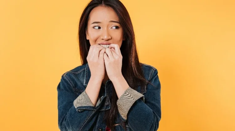 Selalu Merasa Diperhatikan? Yuk kenali Spotlight effect