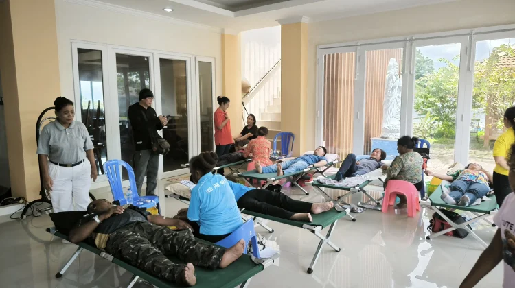 Vihara Buddha Dharma Biak Gelar Donor Darah,Terkumpul 46 Kantong