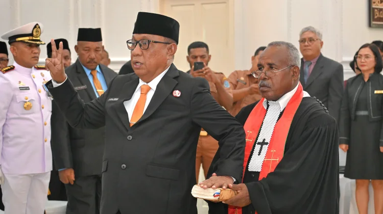 Bupati Biak Numfor Lantik Zakharias Mailoa Sebagai Penjabat Sekretaris Daerah