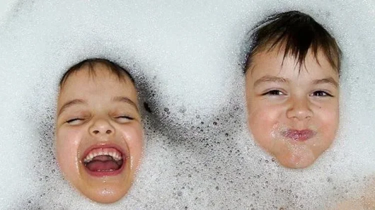Mitos atau Fakta, Mandi setelah Makan Berbahaya untuk Anak?