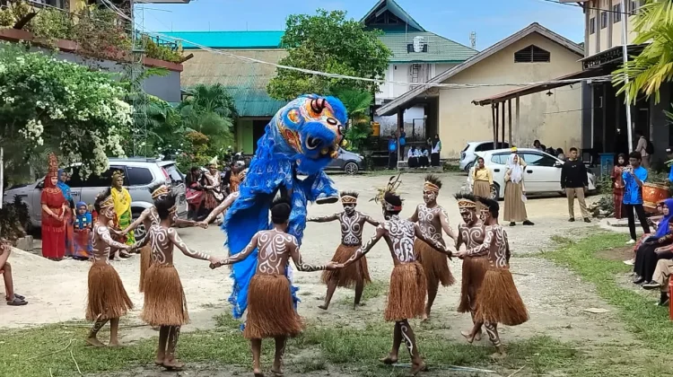 SMKS YAPIS TIK Biak Numfor Gelar Pagelaran Tari Kreasi Nusantara