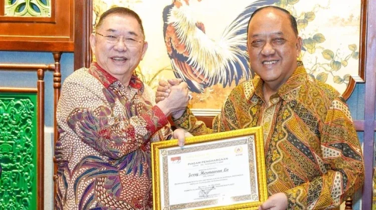 KONI Anugerahi Jerry Hermawan Lo Tokoh Peduli Olahraga