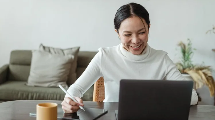 Rahasia Tetap Bahagia saat Bekerja: 5 Tips yang Mudah Diterapkan