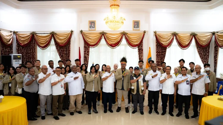 Bupati Biak Numfor Sambut 30 Mahasiswa KKN UGM untuk Pengabdian 50 Hari di Saribra