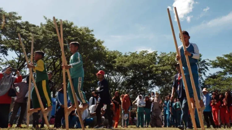 Egrang, Warisan Budaya Indonesia yang Sarat Nilai Kehidupan