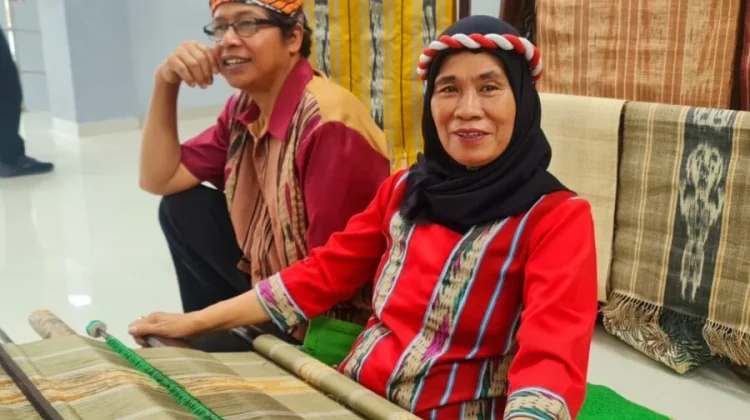 Mengenal Kain Doyo, Warisan Budaya Indonesia yang Sarat Makna